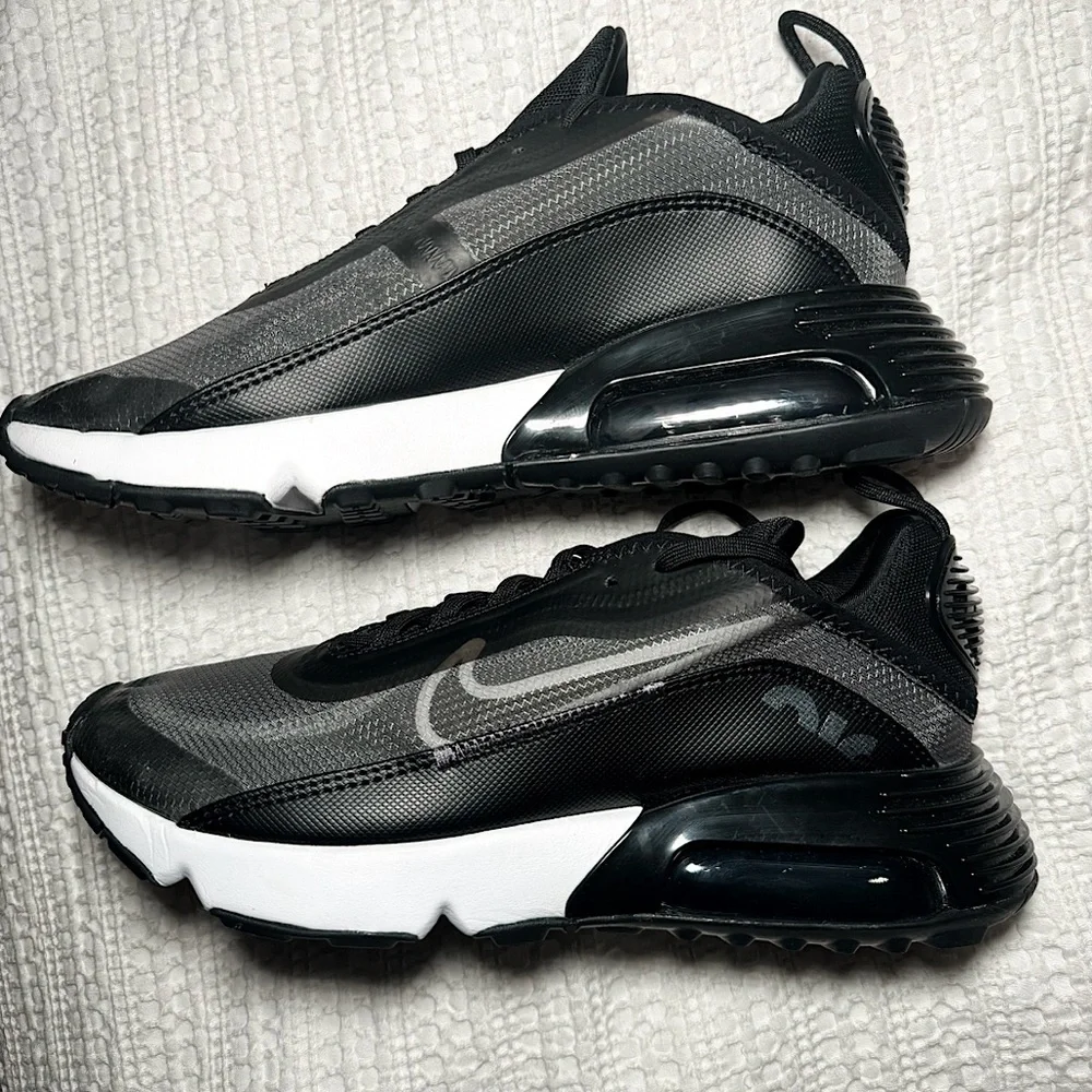 NWOB‼️- NIKE AIR MAX 2090 Running Sneakers (Black/Grey/White) -M 8.5 / W 9.5 - Picture 2 of 15